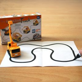   Kreatives Spielzeug, Spielzeugauto, Spielzeugbagger, Zeichenfolgender Auto