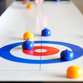 Tisch-Curling Gesellschaftsspiel