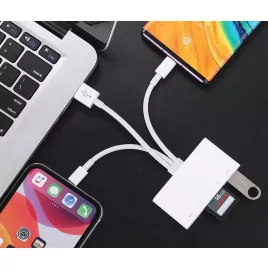 Multifunktionales Kartenlesegerät mit drei USB-Datenkabeln