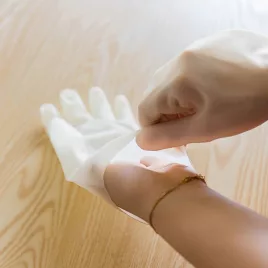 Unzerstörbarer Gummihandschuh