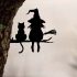 Hexe und Katze als Garten-Deko für den Baum