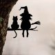 Hexe und Katze als Garten-Deko für den Baum
