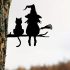 Hexe und Katze als Garten-Deko für den Baum