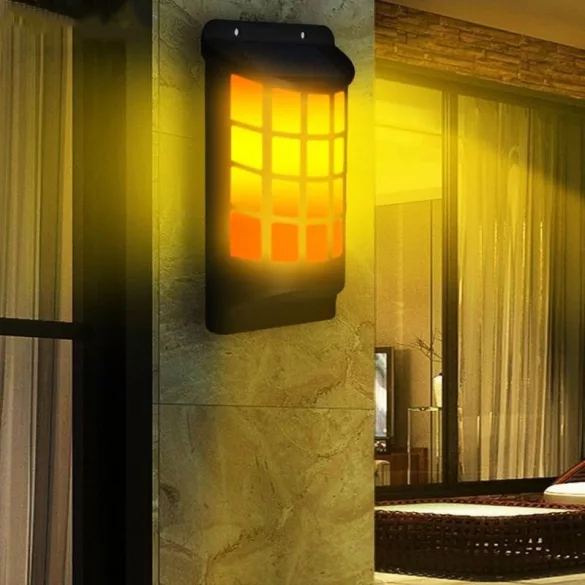 Stimmungsvolle Solar-Wandleuchte mit Flammeneffekt, Dekoration