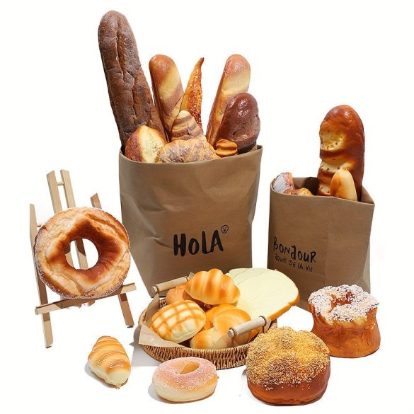 Lebensechtes Kunststoffbrot für die Küchendeko