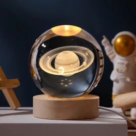 Moderne 3D-lasergravierte Kristallkugel-Tischlampe