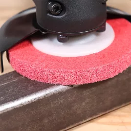 2 Nylon-Polierscheiben für Metall