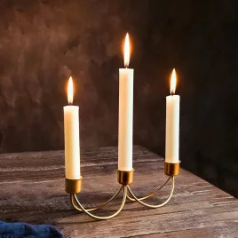 Einfacher 3-flammiger Kerzenhalter aus Metall