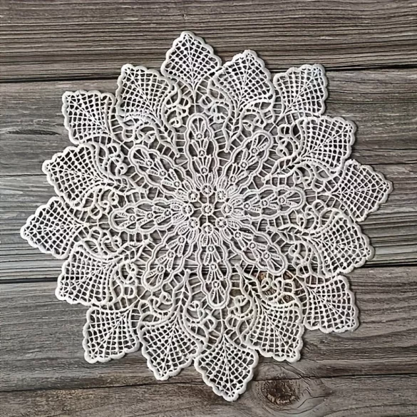 Elegante europäische Spitzen-Runddeckchen und Servierplatten