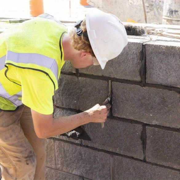 Werkzeug aus Metall zum Verfugen, Reinigen und Pressen