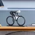 Moderne, abstrakte Radfahrerskulptur