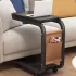 Stilvolle und elegante Seitenplatte mit Rollen