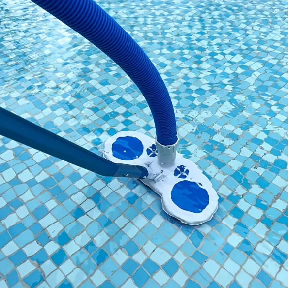Pool-Vakuumkopf mit Entlüftungsventil, langlebiger Kunststoff, in Weiß, für effektive Poolreinigung.
