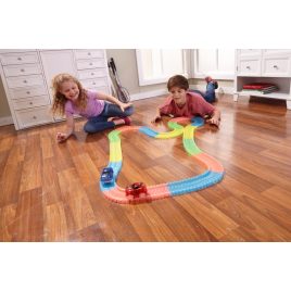 Autobahn-Spiel mit Leuchtwagen